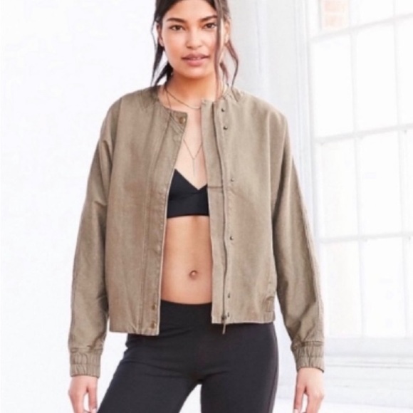 BDG URBAN OUTFITTERS UTILITY CROPPED BATWING UTILITY JACKET - Picture 5 of 12